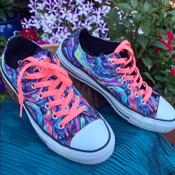 Shoes - Psychedelic / Hippy Chick Converse Sz 7